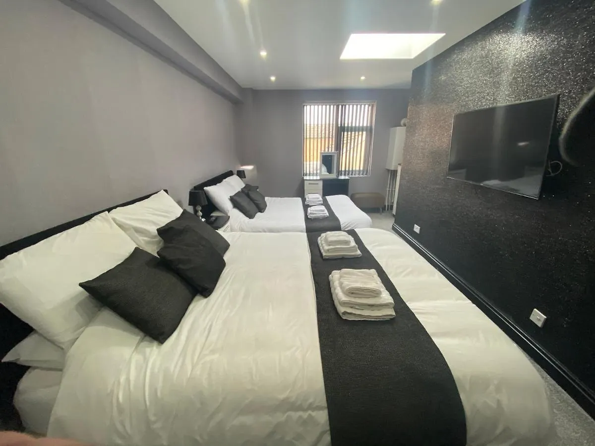 Boutique Blackpool 2 Bed Grey Apartment Sleeps 10