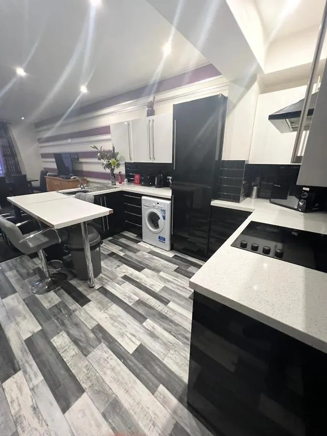 Boutique Blackpool 2 Bed Grey Apartment Sleeps 10 0*,
