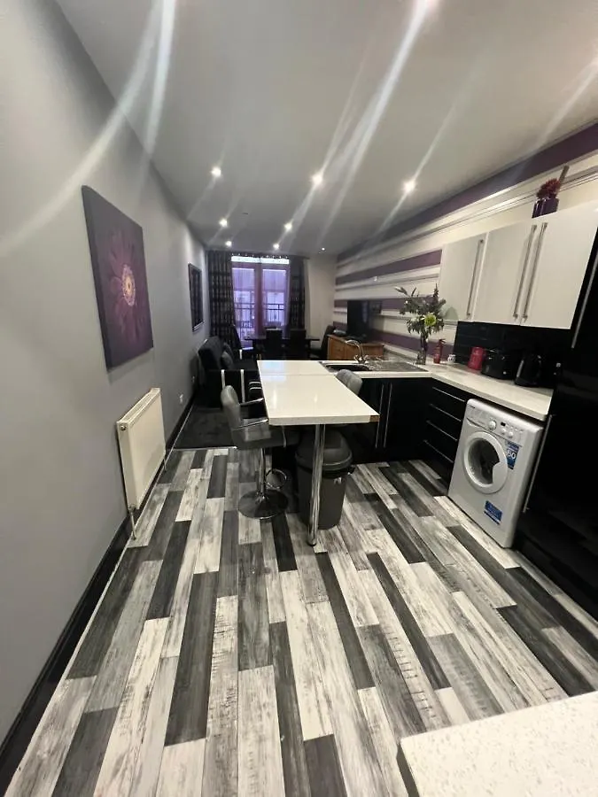 Boutique Blackpool 2 Bed Grey Apartment Sleeps 10