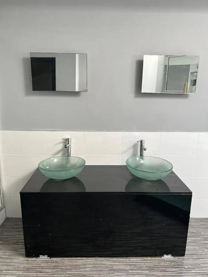 Boutique Blackpool 2 Bed Grey Apartment Sleeps 10