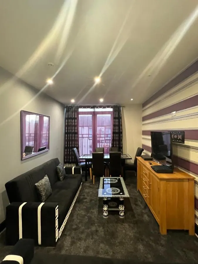 Boutique Blackpool 2 Bed Grey Apartment Sleeps 10